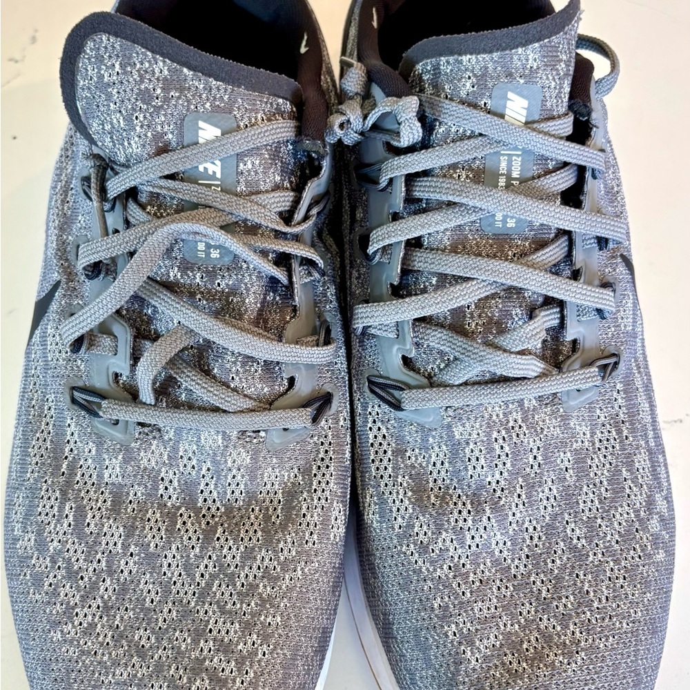 Nike Zoom Men's Gray Running Shoes. Size 12.